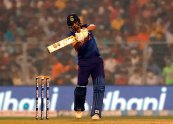 हर्षल पटेल और दीपक चाहर ने बल्लेबाजी में दिखाया दम, तूफानी पारियों के दम पर भारत को पहुंचाया मजबूत स्थिति में