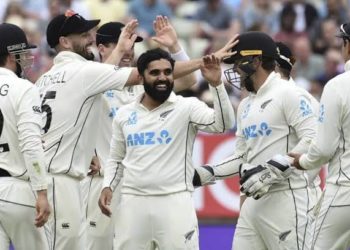 अच्छी शुरुआत के बाद लड़खड़ाया भारत, बिना कोई रन जोड़े गवाएं कोहली और पुजारा समेत 3 अहम विकेट