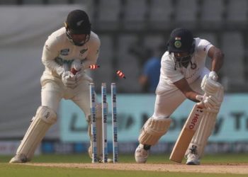 IND vs NZ: अश्विन ने ‘बोल्ड’ होने के बाद भी अजीबोगरीब तरीके से लिया रिव्यू, मजेदार वीडियो हो रहा वायरल