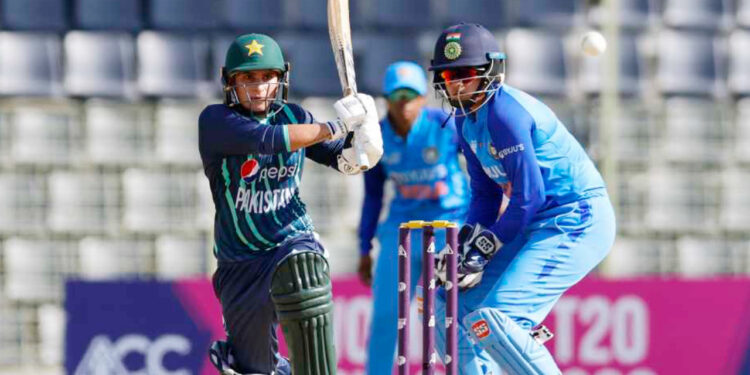 मामूली से लक्ष्य के जवाब में बिखर गई भारतीय महिला टीम की पारी, पाकिस्तान जीता