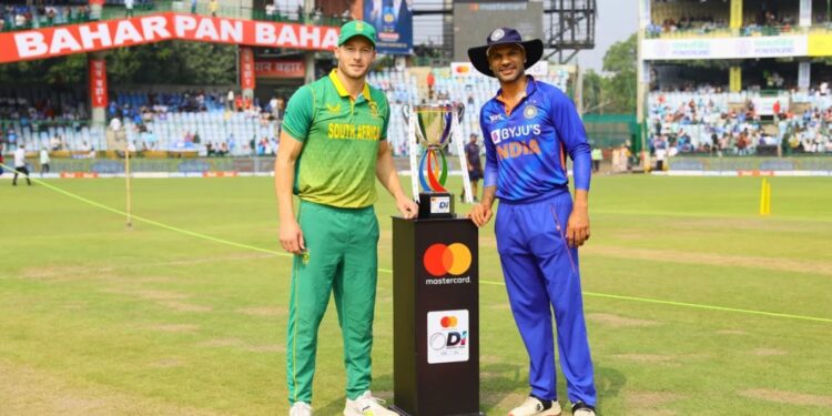 भारत बनाम दक्षिण अफ्रीका, तीसरा वनडे: भारतीय टीम ने टॉस जीतकर चुनी गेंदबाजी, अफ्रीकी टीम में हुए 3 बदलाव, जानें भारत की प्लेइंग XI