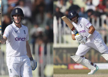 इंग्लैंड ने दूसरी पारी में भी पाकिस्तानी गेंदबाजों को धोया, टेस्ट के 35 ओवरों में बना दिये 264 रन
